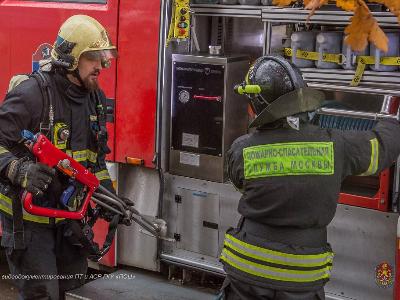 В Москве прошли уникальные соревнования пожарных по работе с системой пожаротушения «Кобра»