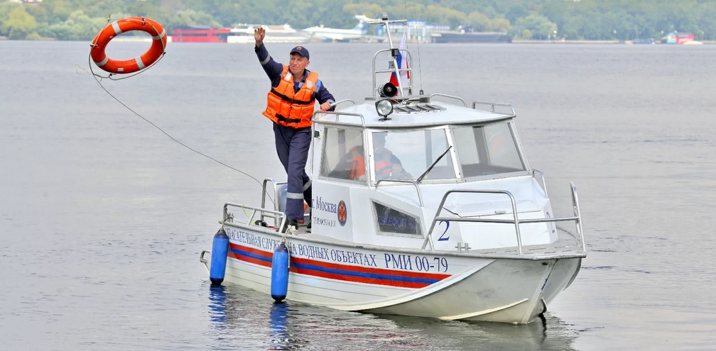 Четырёх человек спасли на водоёмах Москвы в понедельник