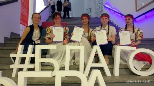 Школьницы создали сценарий выпускного в славянском стиле и получили приз