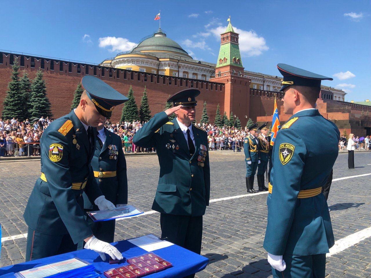 На Красной площади состоялся выпуск будущих офицеров столичного Главка МЧС