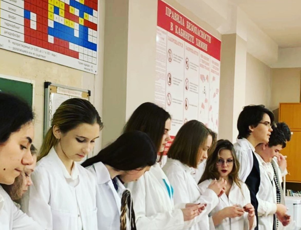Ученики медкласса школы №1354 произнесли клятву белому халату