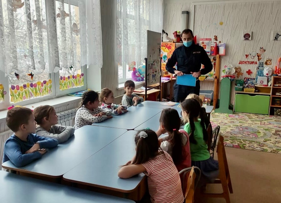 На юго-западе Москвы в детских садах продолжаются «утренники безопасности»