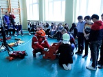 Женщина-пилот и воздушные спасатели провели увлекательное занятие в московской школе