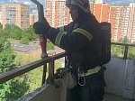 Пожарно-спасательные подразделения Юго-Западного округа провели тренировочные пожарно-тактические занятия на высотных зданиях округа