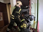 В Москве прошли практические занятия по вскрытию дверей при помощи различного ручного инструмента