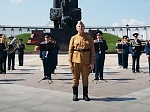 Оркестр московских спасателей поздравил ветеранов с парадом Победы