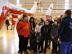 Растим кадры смолоду: пилоты и спасатели Московского авиацентра провели экскурсию на аэродроме Остафьево