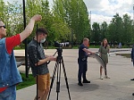 Съемочная группа ТВЦ, с репортером Анастасией Лебедевой, провели съемку видеосюжета на тему «Жара», в Ландшафтном парке Южного Бутово